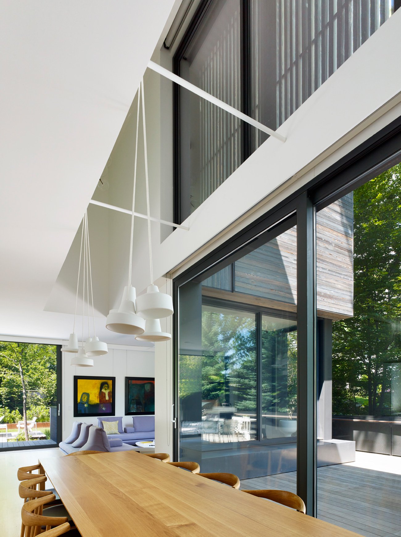 charred wood slats placed high over the window - Patio Design Modern Home Toronto - Superkul