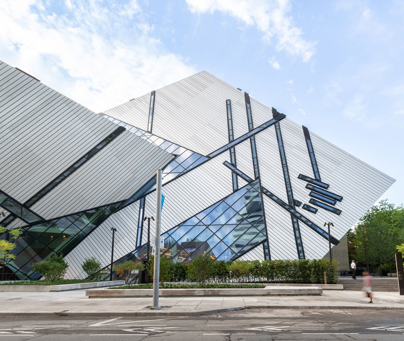 New public spaces by Siamak Hariri in front the ROM Crystal designed by architect Daniel Libeskind