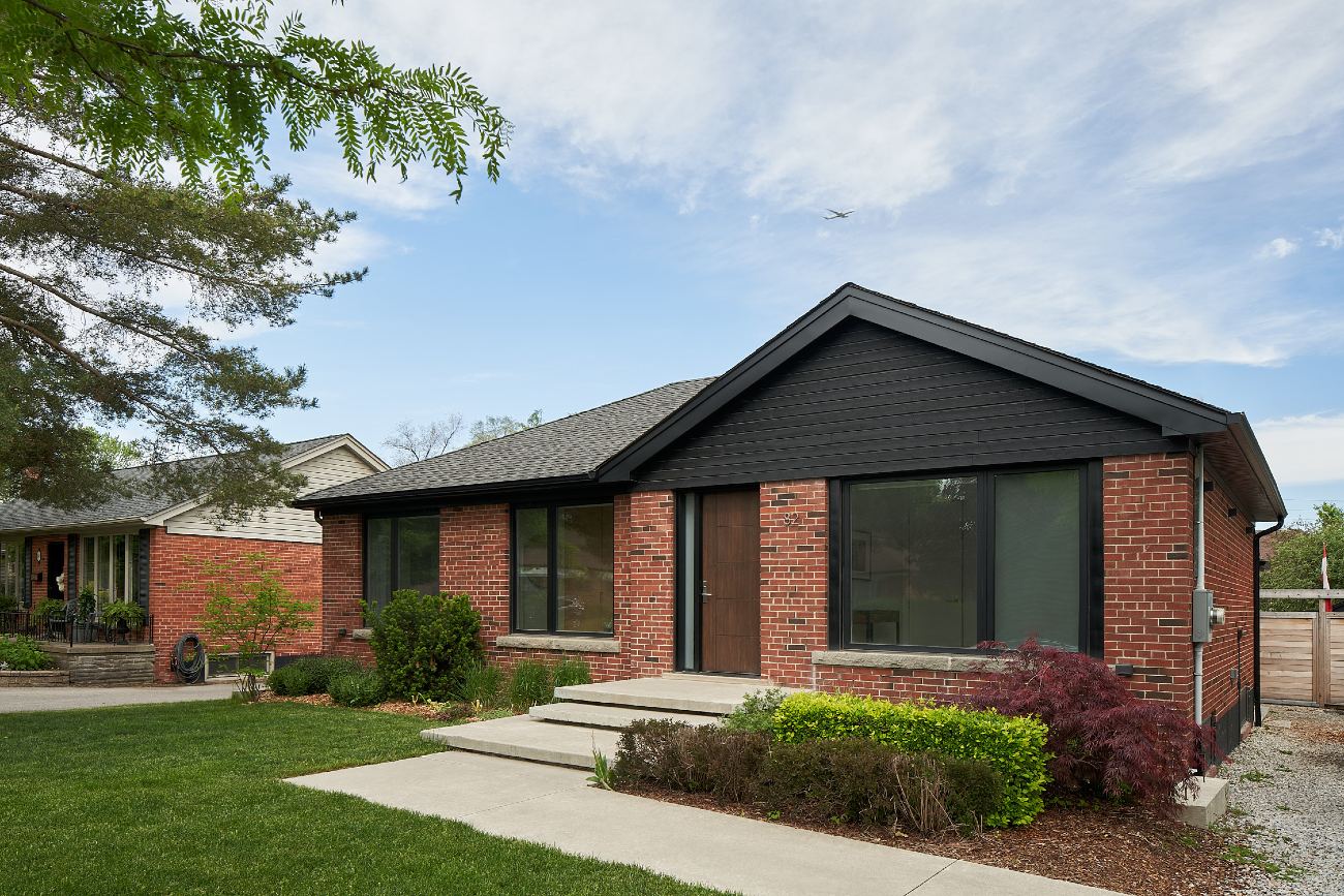 Bungalow split-level