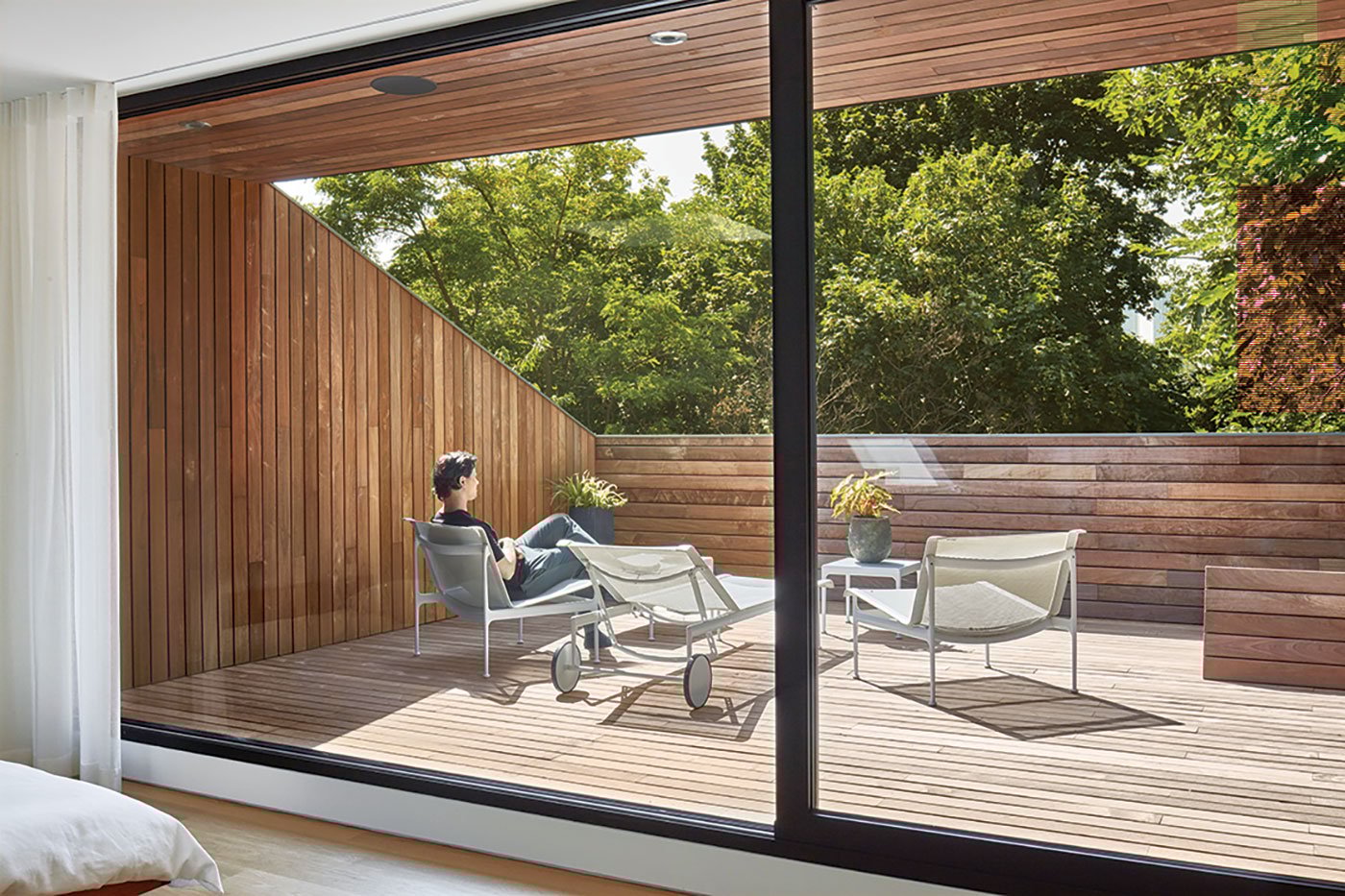 Outdoor terrace for the bedroom
