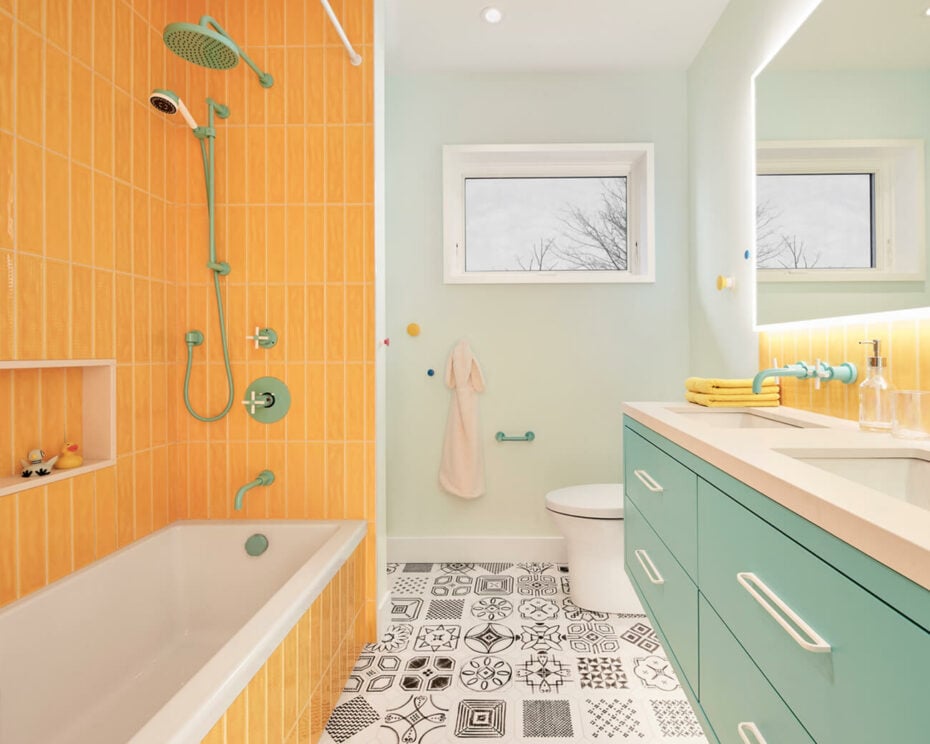 Maximalist Decor - Bathroom interior design