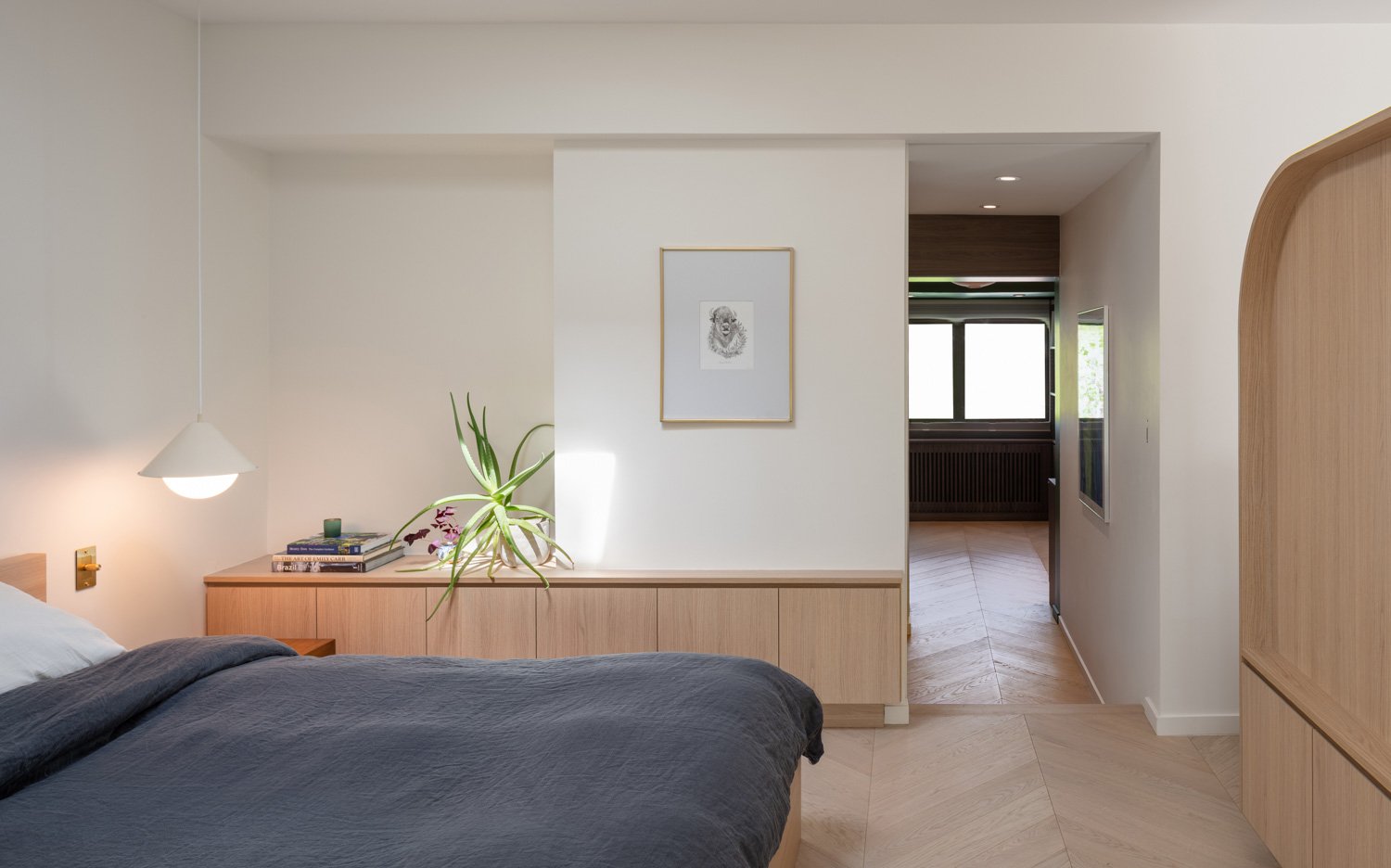 Bed with a side credenza